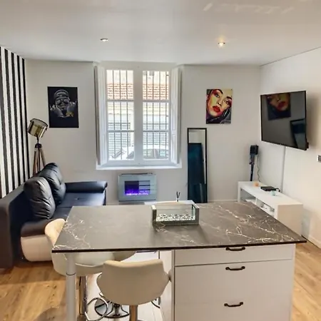 Appt Avec Jacuzzi Place Pey Berland Apartament Bordeaux